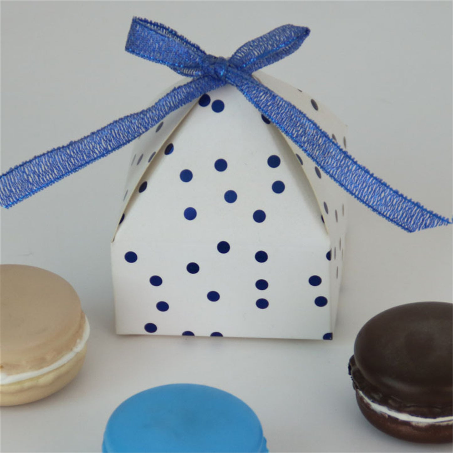 Pyramid favor boxes-gold dot Wedding party favor box-Birthday party candy boxes-Treat boxes-Triangular pyramid style paper gift boxes